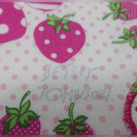 *RARE* Vintage Betsey Johnson Designer Scarf 💎 Ivory Pink Strawberry Embroidery - Picture 5 of 8